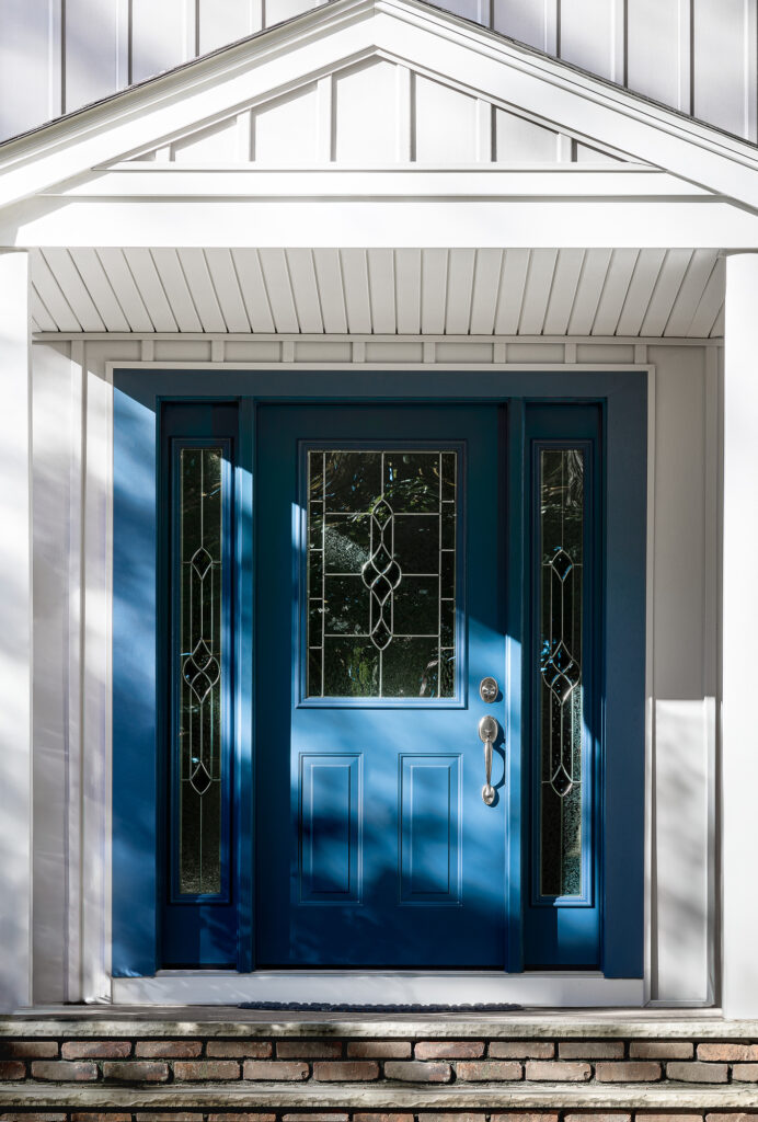 A POWER door in the color "Enzian", which is a statement blue. 